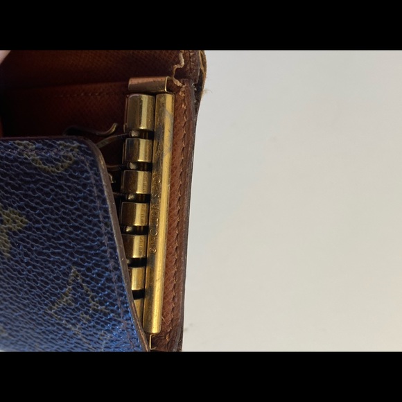 SOLD  Louis Vuitton Monogram 6 Key Holder - Picture 6 of 8
